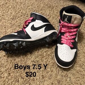 Nike Kids Black and White Sneakers with Pink Laces